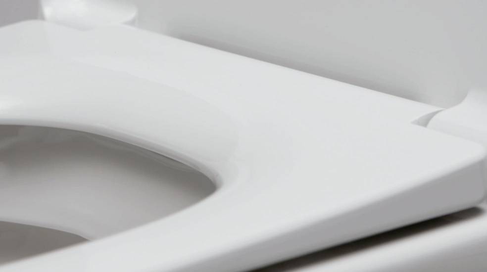 TOILET SEATS AND COVERS WITH ANTIBACTERIAL TREATMENT. MORE HYGIENE, MORE DURABILITY